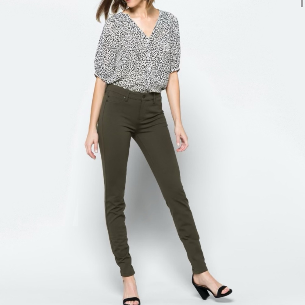 Liverpool Madonna Sueded Skinny Pant. Size 12 in Olive. Gently Used.